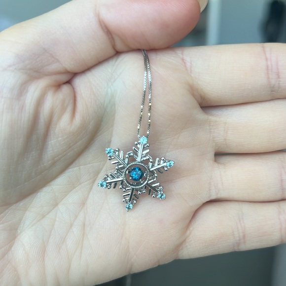 Helzberg Diamonds Snowflake Necklace - Picture 1 of 3